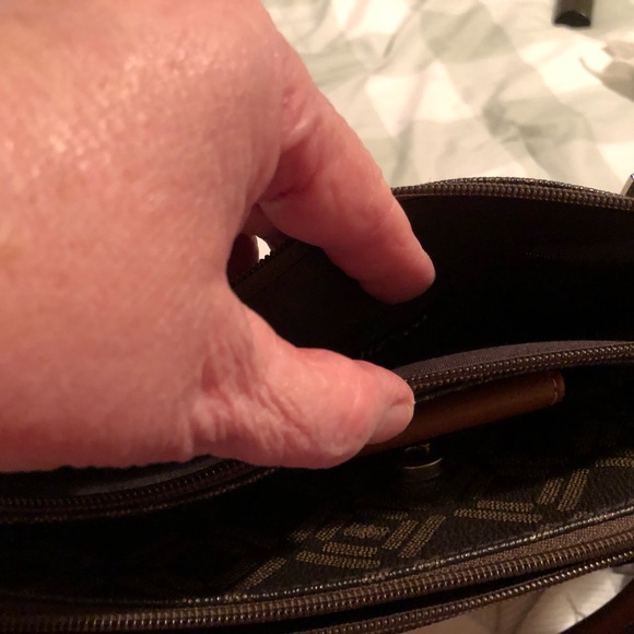 Vintage Liz Claiborne purse with matching wallet. Iconic design faux leather - Picture 8 of 10